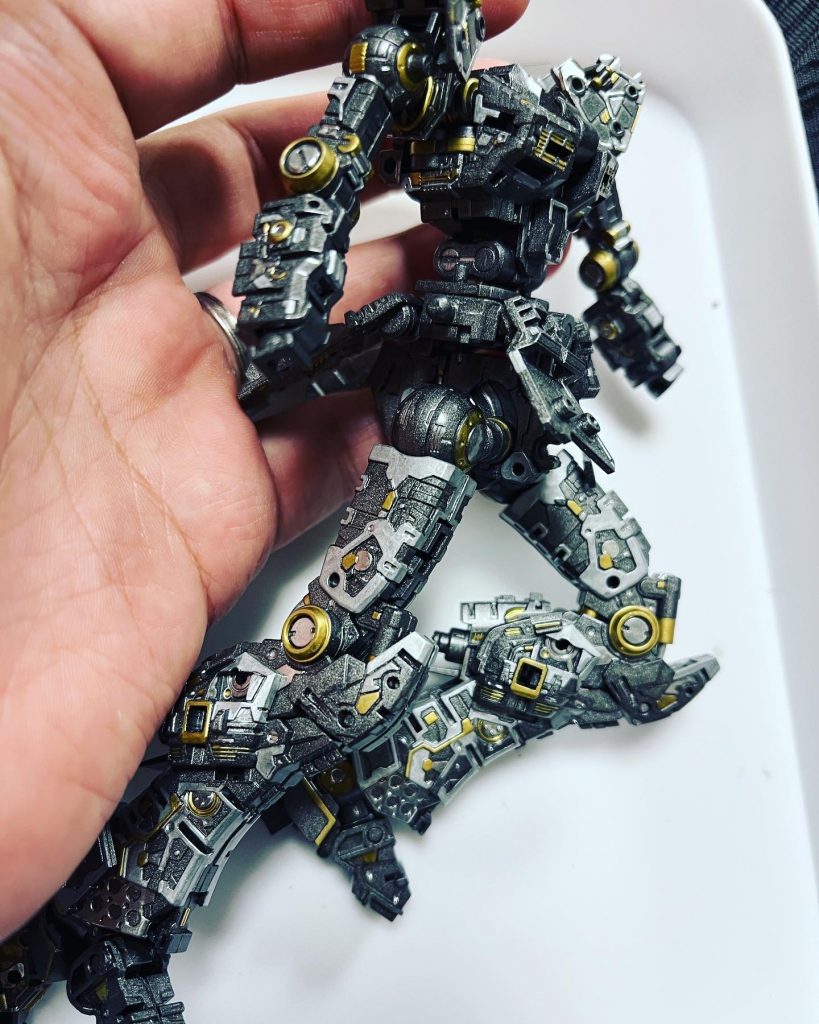 メカ部分はほとんど隠れちゃうのが少し惜しいですね…