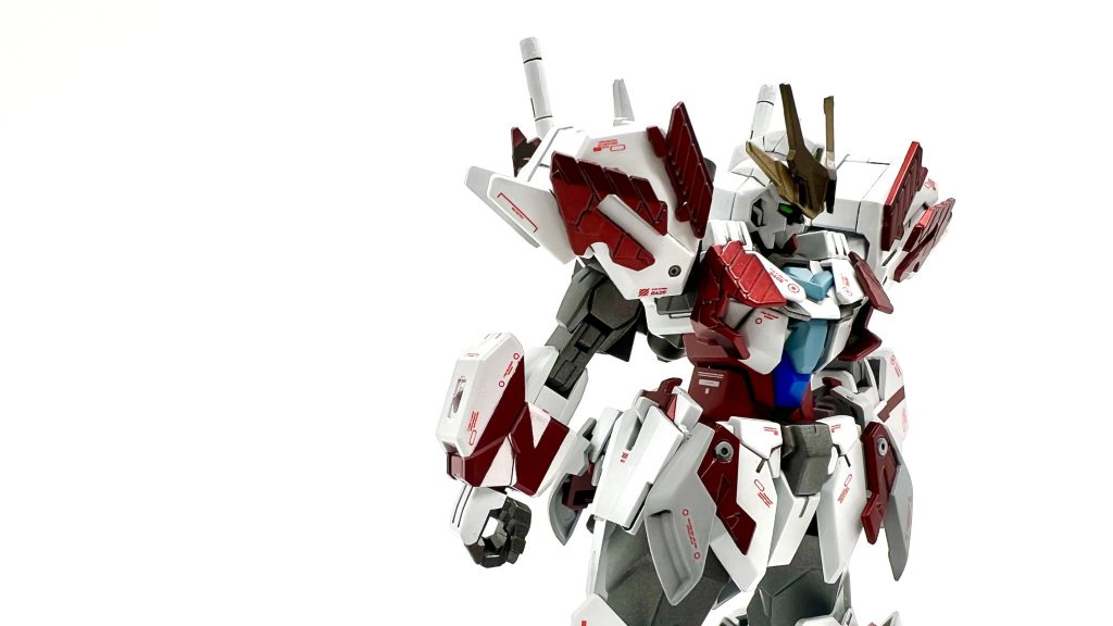 バストアップ！トリコロールの胸部がナラティブ感を出して、ユニコーンとの差別化を図っています