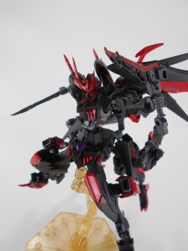 ツインブレード改・「シギオニ」。ブレード部分を色分けし、ハンドガンモードの銃口が分かりづらかったので出力の向上も兼ねて銃口を増設しました。「シギオニ」はギリシャ語で「獣狩」のアナグラムです。