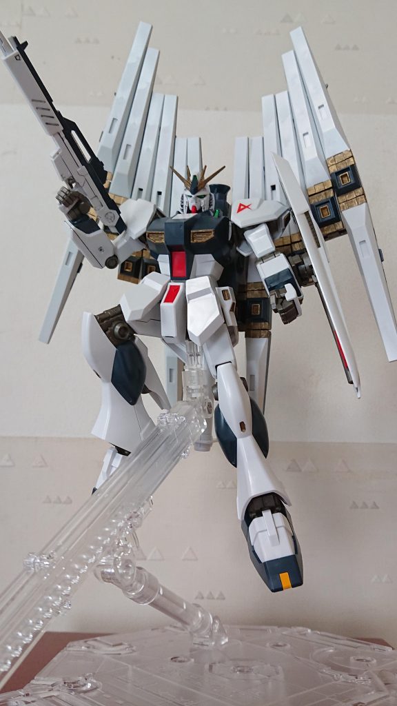 EGでダブルフィンファンネルをやろうと思ったのですがHGのνを作ってみたらHGのプロポーションが良かったのでHGで行きました(^^ゞ