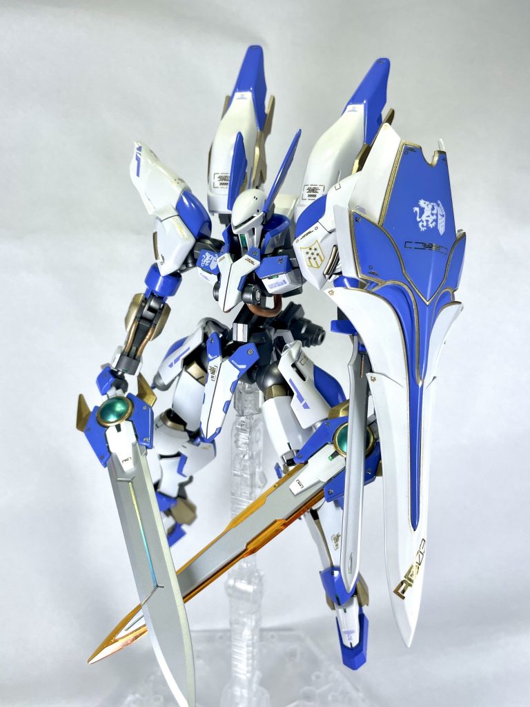 全体像です。グリムゲルデ本体はとてもいいデキですが、まだまだ私の技術が伴わず、組み合わせたパーツのポロリが多いため、ポージングができません(無念)  修行が足りないですな…