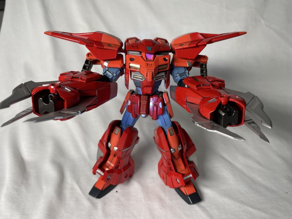 頭部の全方位アクティブスキャナーは300km四方を完全に網羅すると言うトンデモ設定。