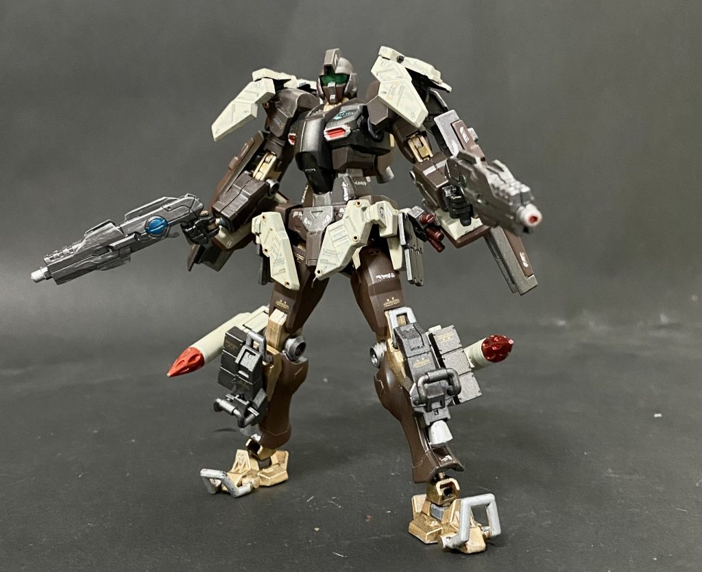 腰アーマー、両腕盾を装備した中装備。