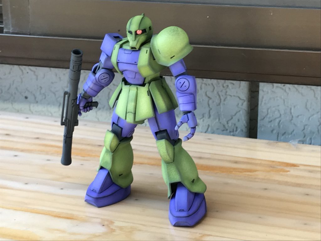 グラデーション塗装後ウェザリングマスターで少し汚しをつけました