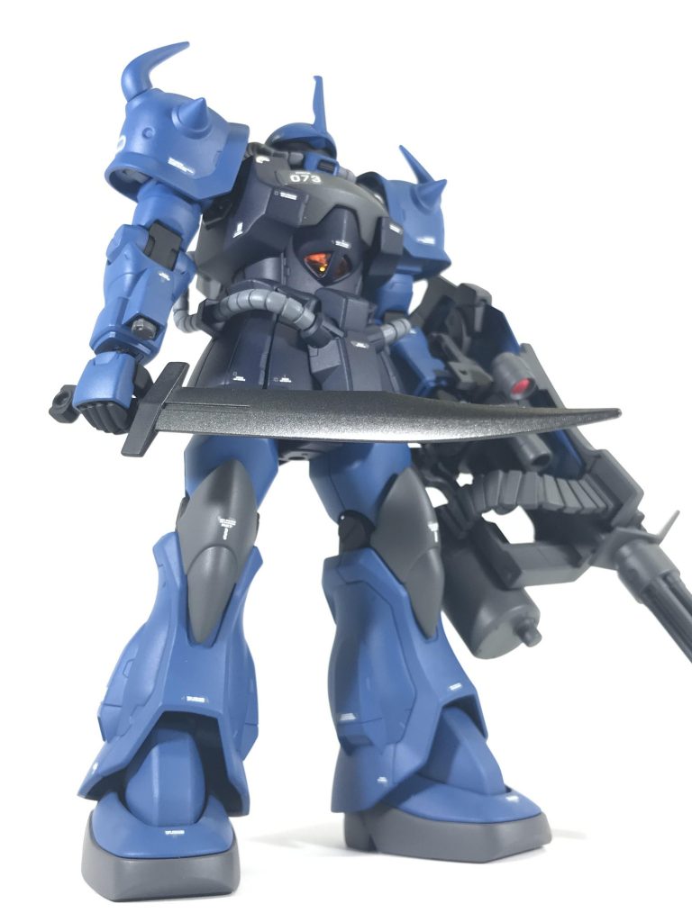 最後にグフカスです。立ち姿が3機の中で一番好きな機体です。プロポーションも中マッチョな感じで程良いスタイルですね。