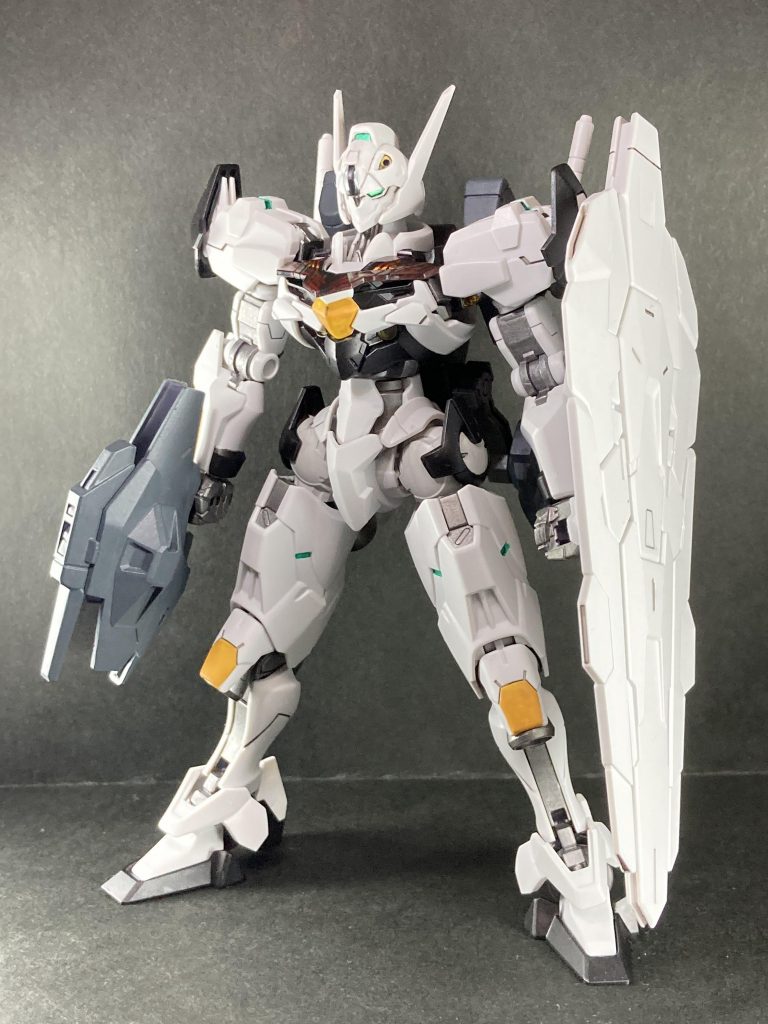 最新キットガンダムルブリス。元は蛍光ピンク色が目立つキットだったのを各部黒に塗り替え、黄色を追加してます。