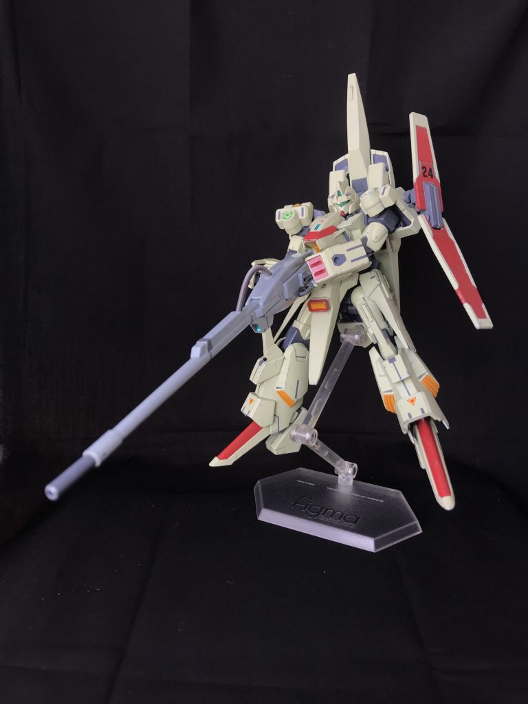 UC0097にリゼルの廉価版機体として発注され、メタスを現代技術で再設計。スクランブル機として連邦宇宙軍各基地に一定数配備される。その後は大きな戦禍も無く訓練飛行の日々が続く中、小型新型機ヘビーガンの導入が始まり、入れ替わる形で平穏な退役が決まっていた。しかしUC0123コスモバビロニア戦争において小型高性能機に対応出来るMSとして駆り出され、宇宙戦闘機としての加速性能でCV軍MSに肉薄するが、近距離戦闘では小型機の運動性能に全く対応出来ず、召集された機体の殆どが失われたという。尚、宇宙世紀において適材適所でない見当違いなやり方を「膝っ子にメタス」と言うのはこれに由来する。(ミンメイ書房刊「宇宙世紀変形ON!コッチ新」より抜粋)