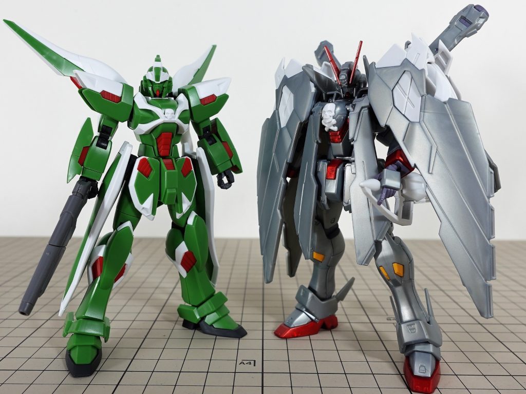 作成時の写真 その1元となったファントムとX-0フルクロスです。両方レアキットな為、改造は緊張と覚悟の連続でした。