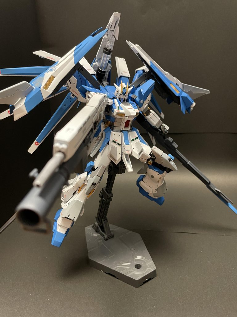 ガンダムUCの劇中でもシナンジュがゼネラルレビルをビームライフルで遠距離狙撃してたので、同系統のビームライフルを装備