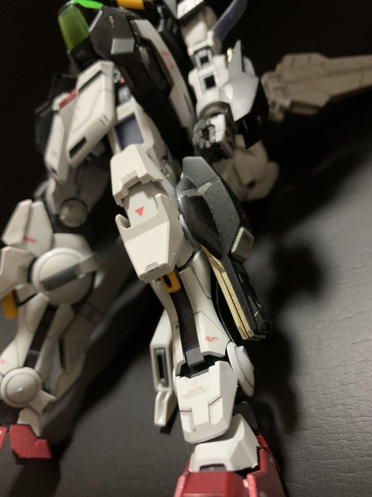 膝アーマーはたしかアストレアのジャンクパーツ。ちらっと見える黄色ダクトが良い差し色。