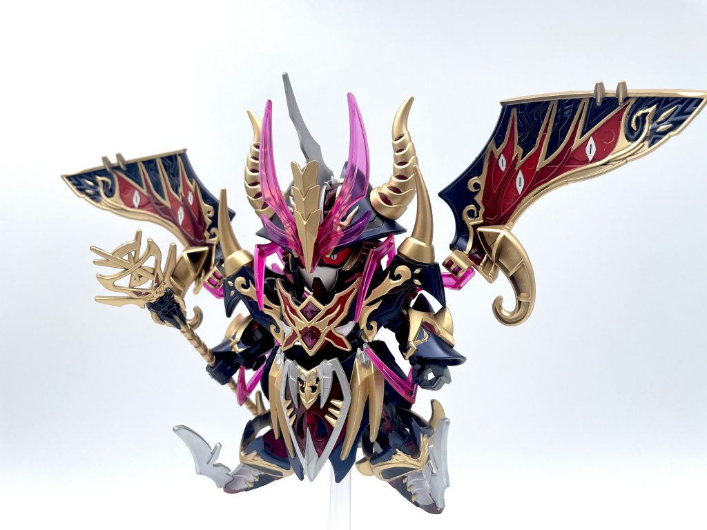 で、ブラックドラゴンに当たるマント展開状態。マントの内側の塗装大変だった…