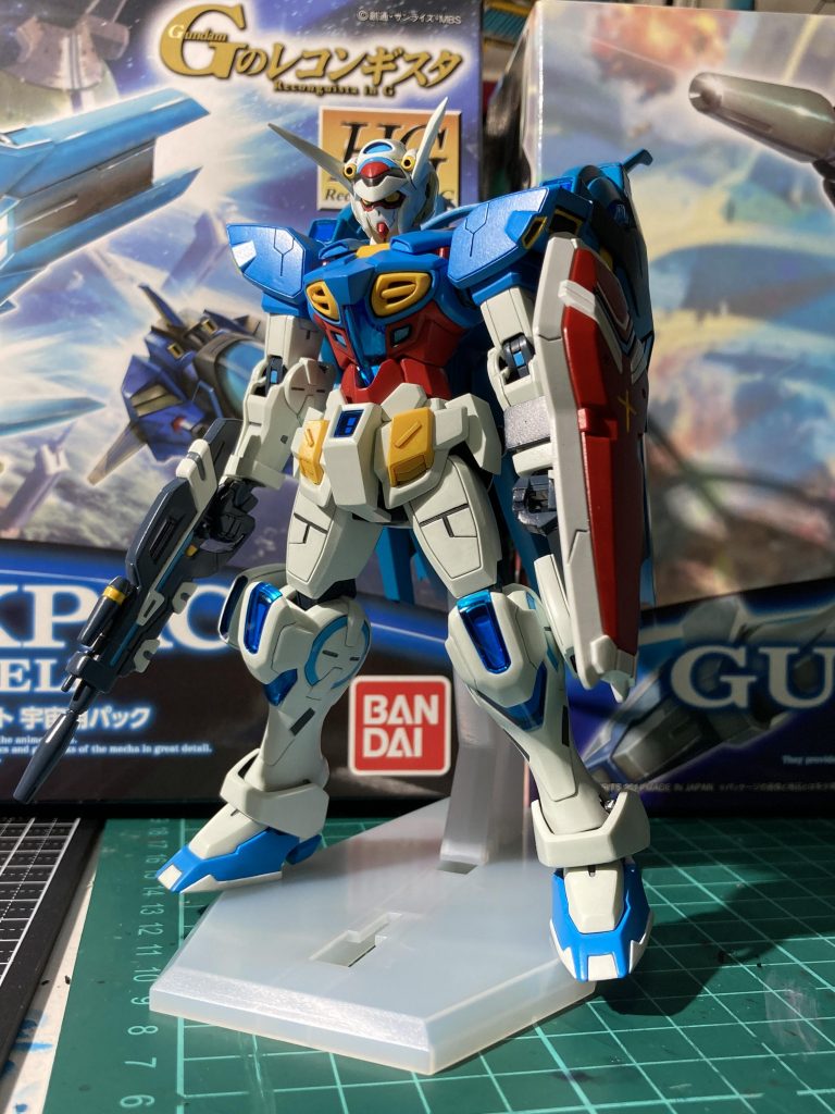 ここからは宇宙用パックを装備した状態で。ギリギリ自立は可能ですが、ディスプレイ時は同梱されているスタンドか、アクションベースを使うのが無難の様子。