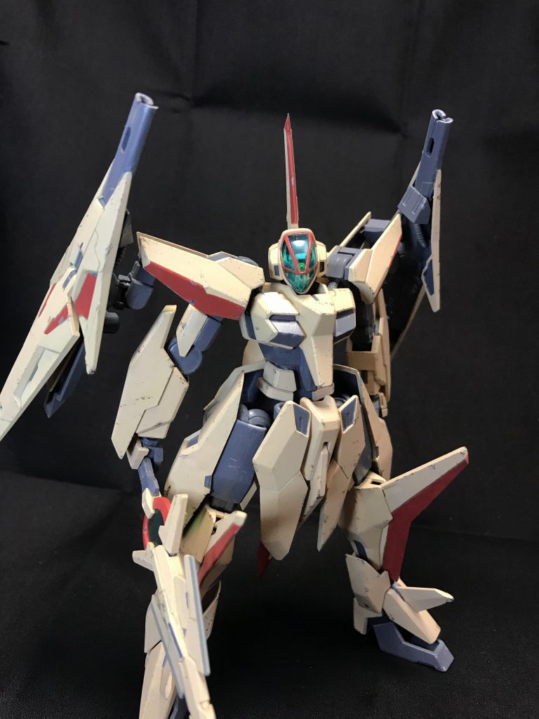 ギリギリ顔に見えるキャノピー顔。コクピットは頭部が良いという趣向でこう言うのが好みなのです。