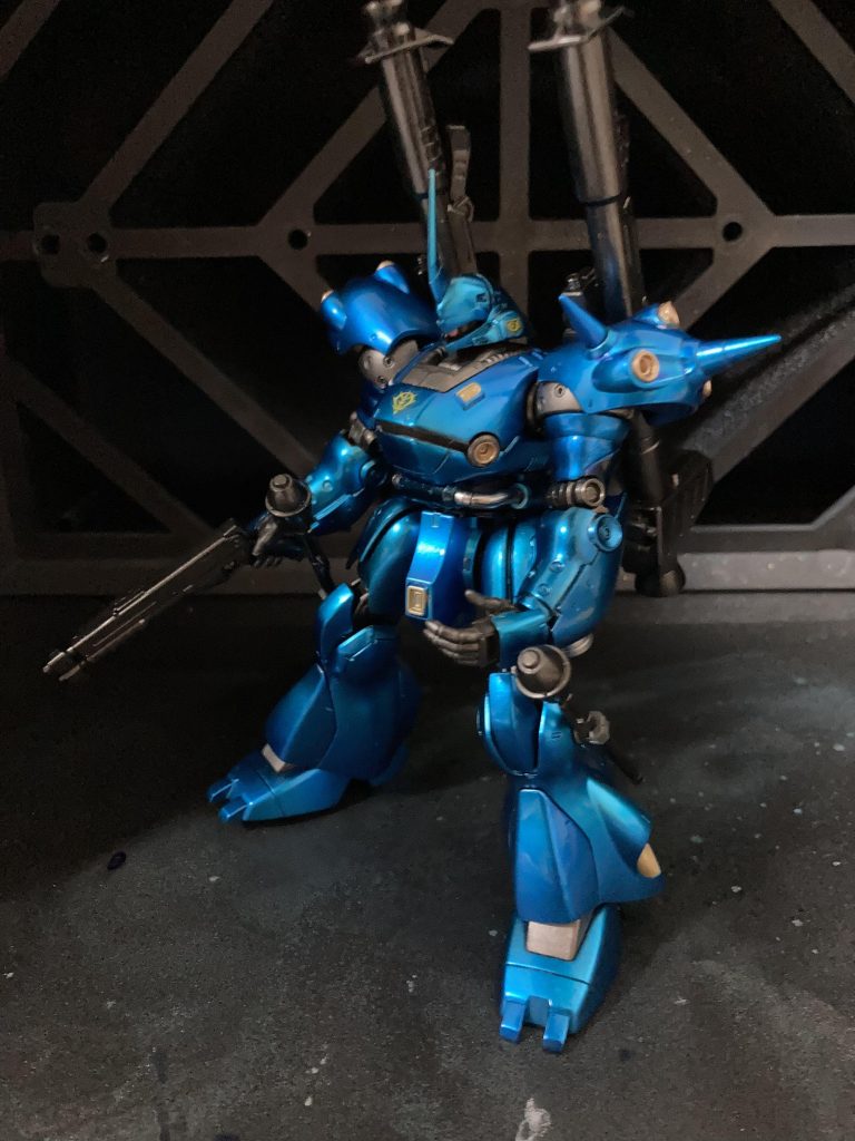 関節部はEXブラックを下地にMr.カラーの焼色鉄で塗装。武器類も同様の下地で黒鉄色で塗装しています。