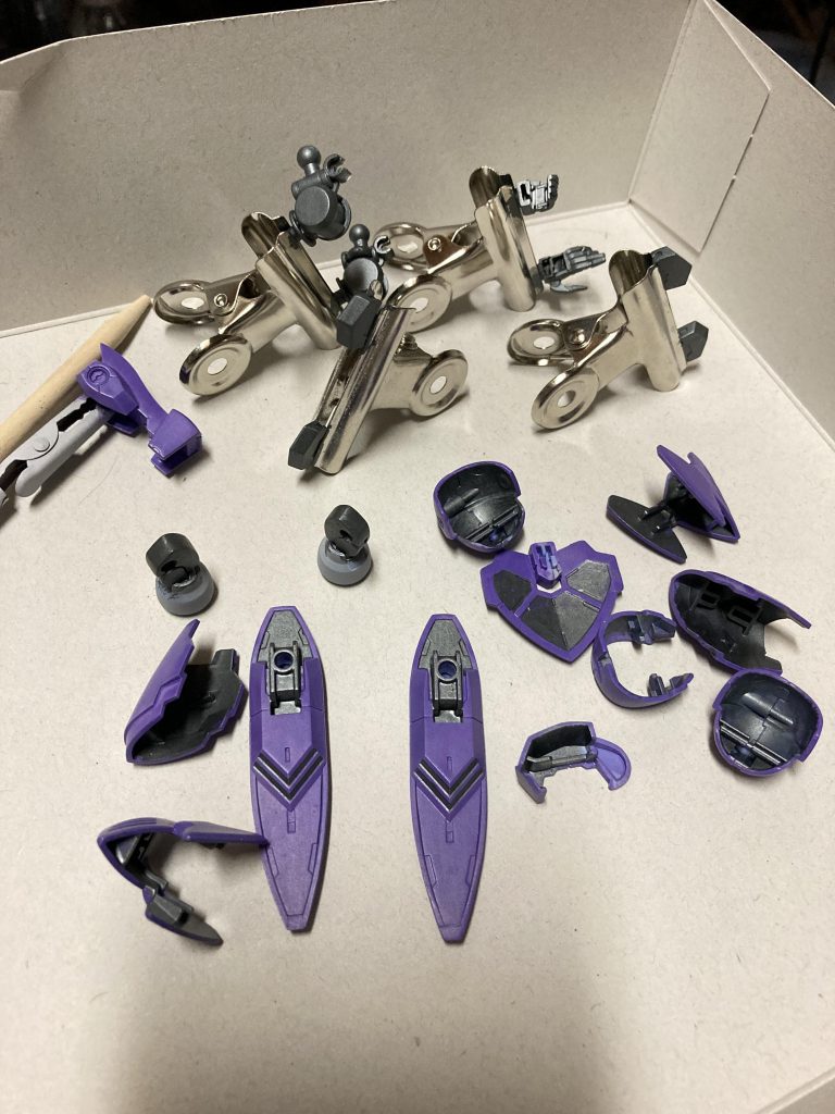 筆でチマチマ塗りました。