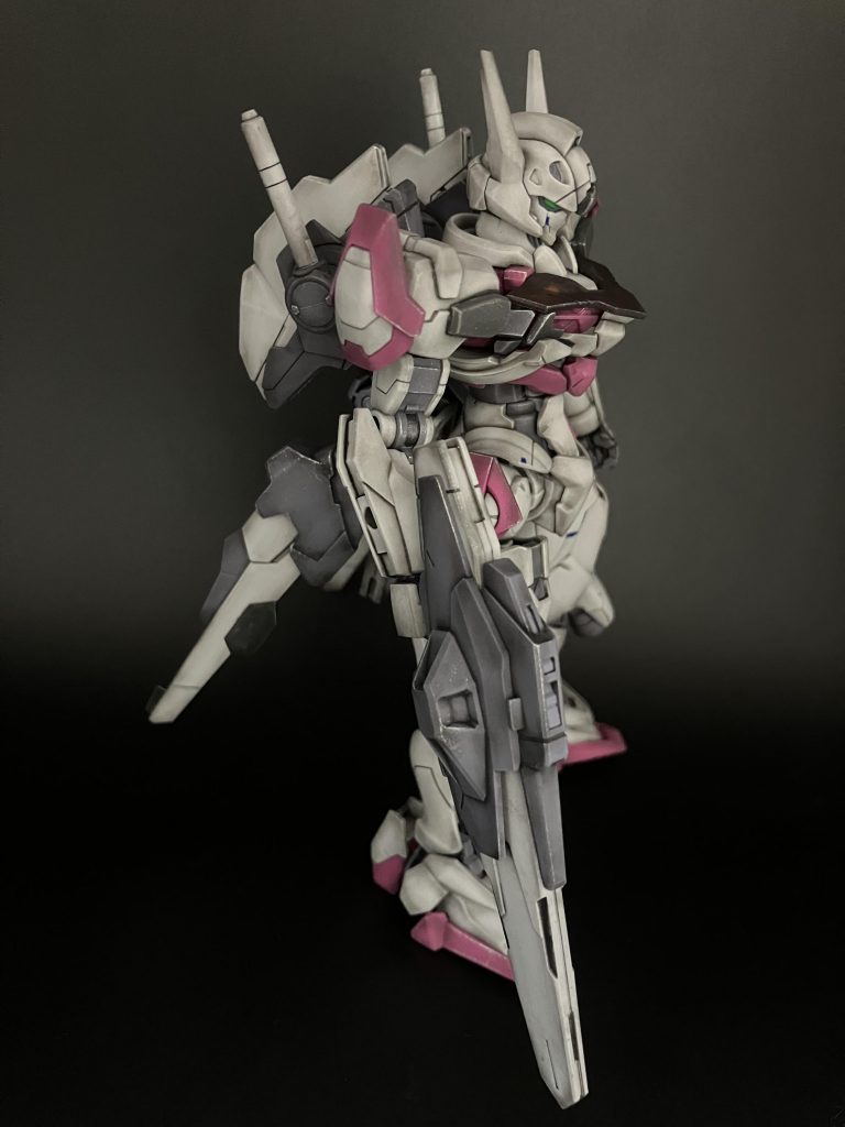 サイドから。背中のパーツもいい感じです。