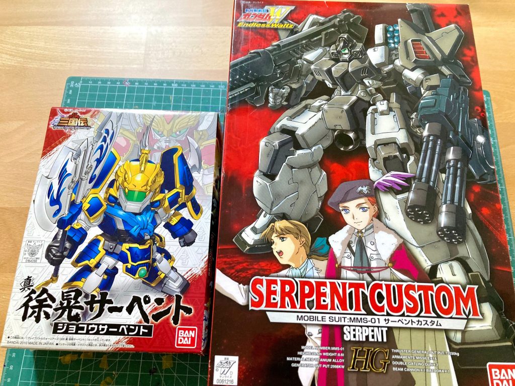 背部の巨大な装備は、ガンダムTR-1 [ヘイズル・アウスラ](『ADVANCE OF Zティターンズの旗のもとに』)のギガンティックアーム装備に着想を得て、所蔵していたHG1/100サーペントのキットを活用して追加しました。