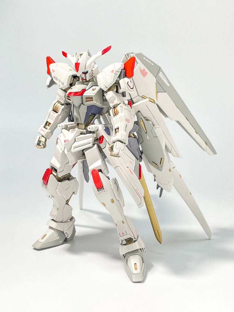 フロントショット仕様キットはHGバエルとフリーダムのみ。カラーリングはアストレイゴールドフレーム天ハナを参考にして、高貴な感じを目指しました。本体白…インシグニアホワイト本体グレー…ロイヤルライトグレー本体赤…ガンダムマーカーEXロイヤルメタレッドフレーム…シャンパンゴールド