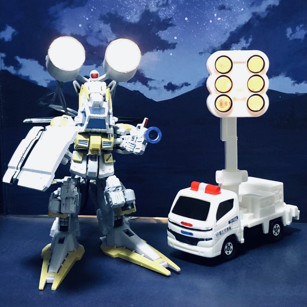 本物(?)の国土交通省車両とのツーショット。国土と輸送の安全は、ロボのチカラで守ります!(笑)今回も最後までお付き合いいただきありがとうございました♪