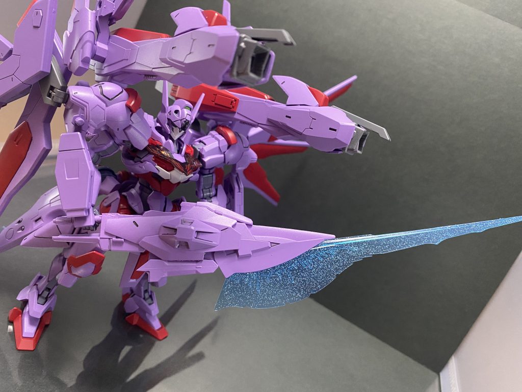 大型ビームソードは画角に入らない長さです。リヴランスヘブンの基部をまんま拝借してます。