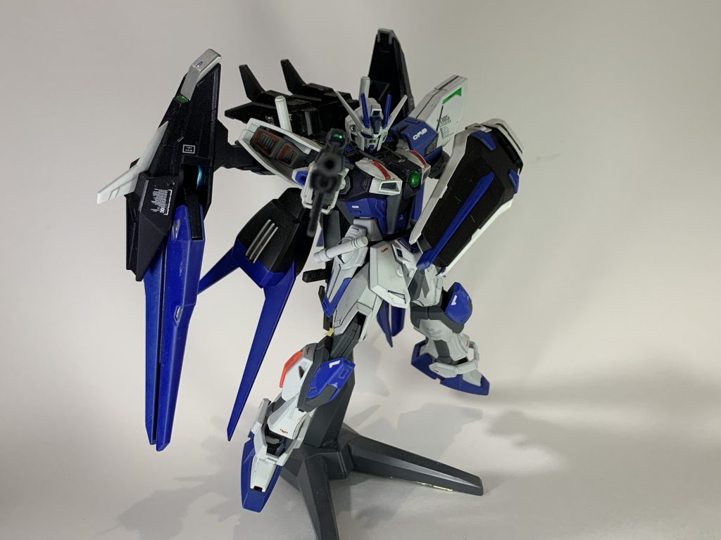 ビームライフルストライクと同型のものを使用。しかし、技術革新の恩恵により、威力をそのままに燃費の向上に成功している。シールドストライク...と言うよりはM1のものを流用している。