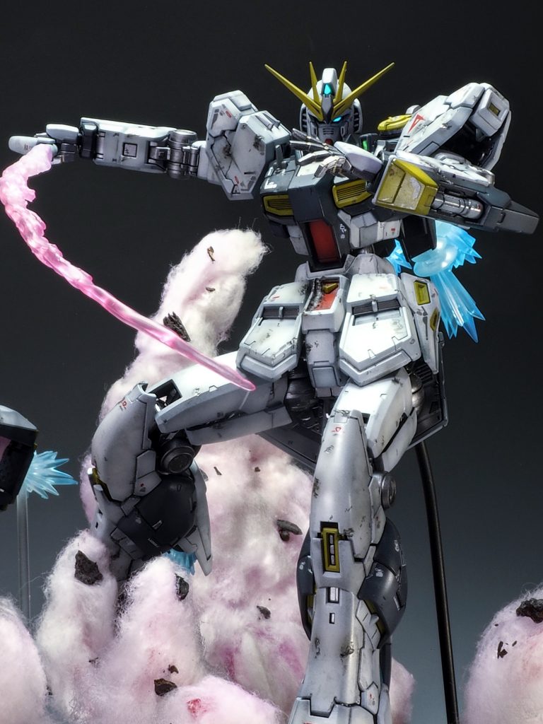 せっかくのニューガンダムなので以前制作したサザビーと絡ませたジオラマにしようとしましたがあまりに巨大になるため断念しました。劇中にないシーンをイメージ優先で作りましたが躍動感のある作品になったと思います。最後まで御覧いただきありがとうございました😄