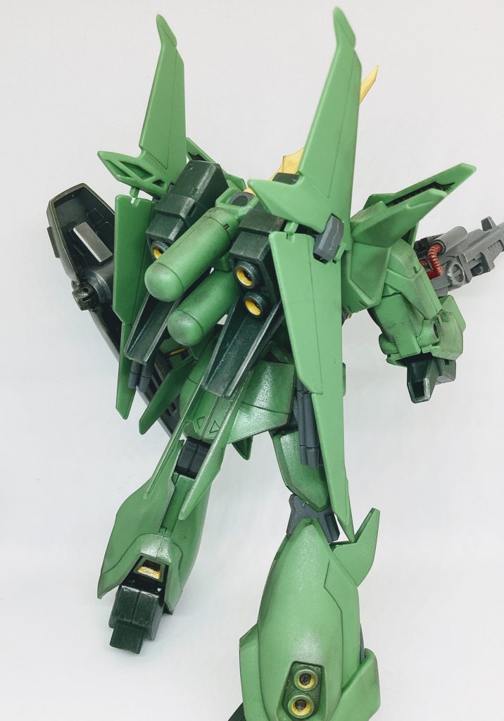 各部バーニアの黄色と黒はガンマカ塗装。