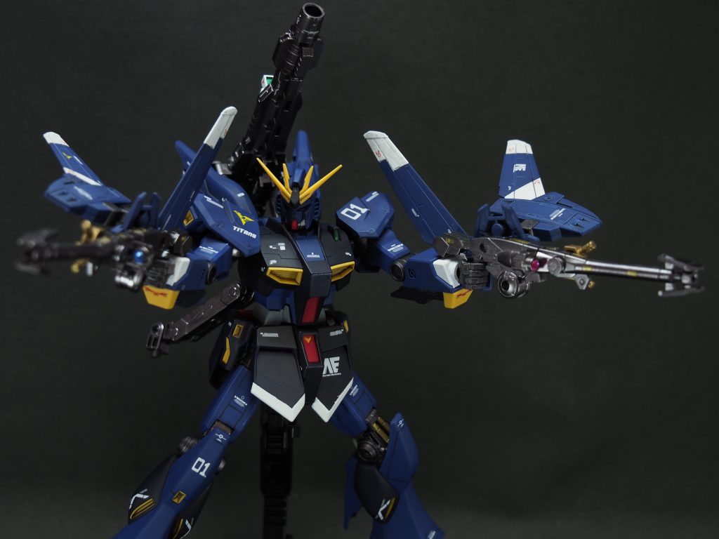 グラビ○ンライフルです。ウイングとライフルが繋がっている面白いデザインですね。ウイングは丸軸接続で向きを自由に変えられるようにしました。