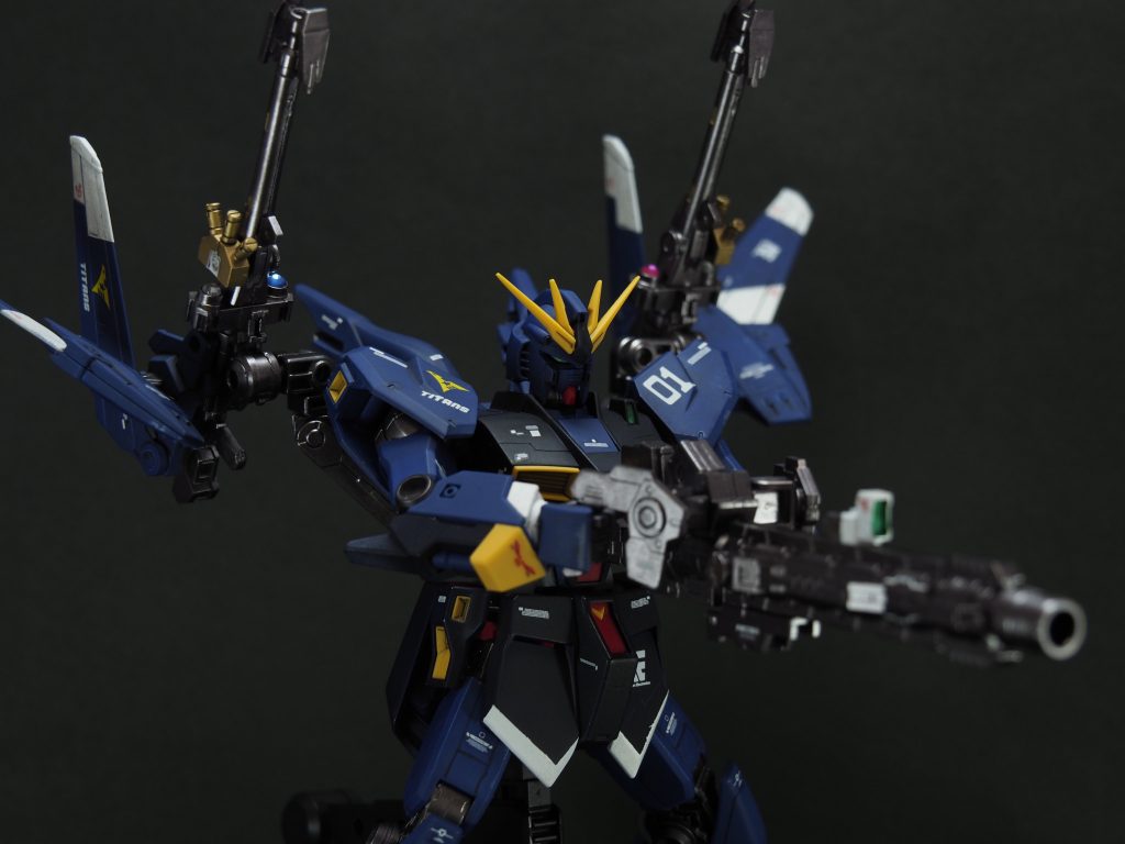 ブラック○ールキャノンです。元祖ロマン砲。特徴的な両サイドのグリップを再現したくて色々パーツを組み合わせました。