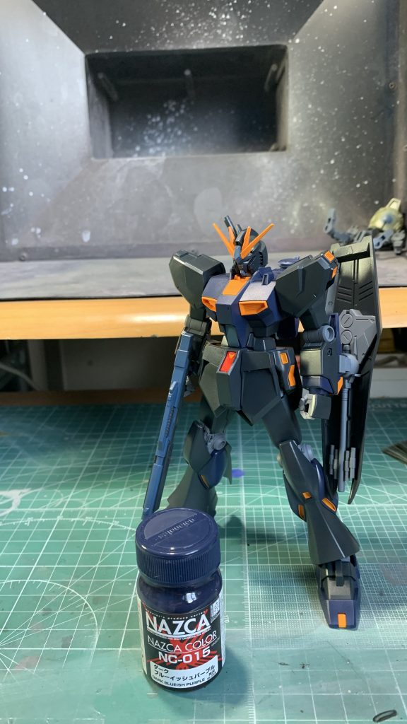 以前から黒いガンダムを作ってみたかったのと、現在製作中のRE100の箸休め的な軽い気持ちで手をつけたので終始作っていて楽しかったです。