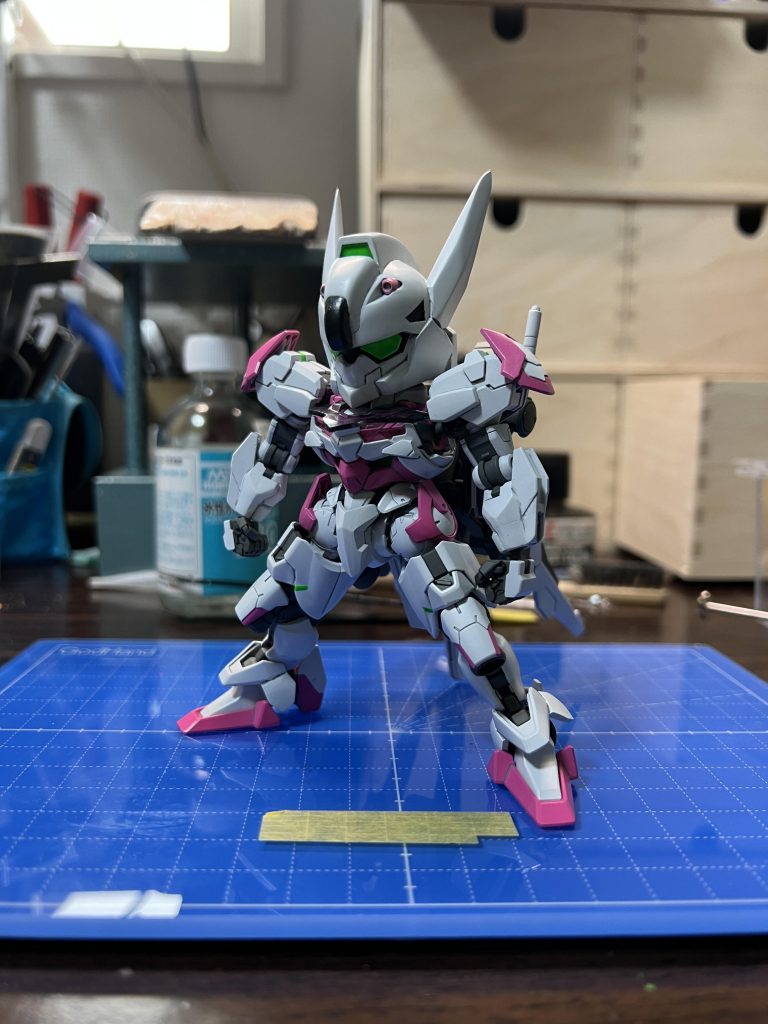 塗装とスミ入れが完了した状態です。ここからデカールをはって荒を隠しますw