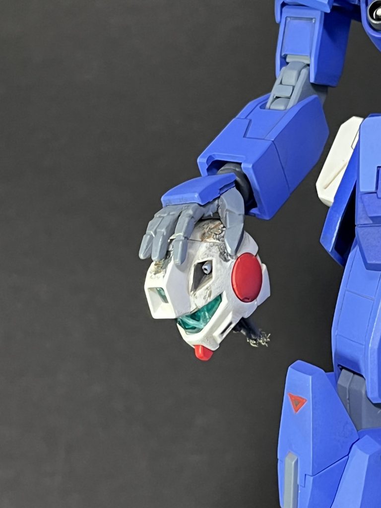 コレがやりたかったこの手の形状で持てるか不安だったので、親指と中指をめり込ませたケーブルは家にあったメートル20円くらいのやつ