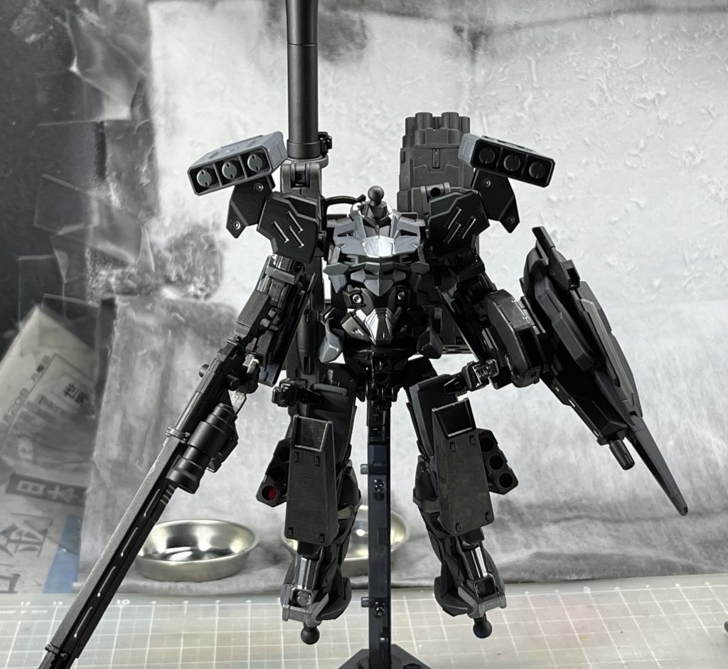 しかし、無いよりは良いだろうと技術者達によって次々と積まれ、その姿は人の形をした火薬庫と成り果てていた。