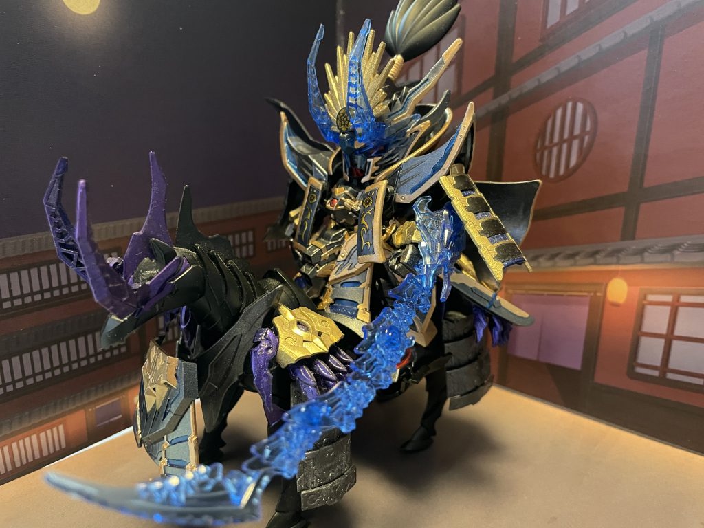 信長エピオンverダーク専用馬(お手軽武装)信長さんはダークカラーも素晴らしい。某ゲームっぽくすることも計画中ですね。馬の武装はツノは信長さんから、足飾りは悟空さんを増殖させたときの余剰の手が意外といい感じに。また、ブキヤのアーマーのジャンクをそれっぽく。お手軽にいい感じに信長さんの馬ぽいかと。