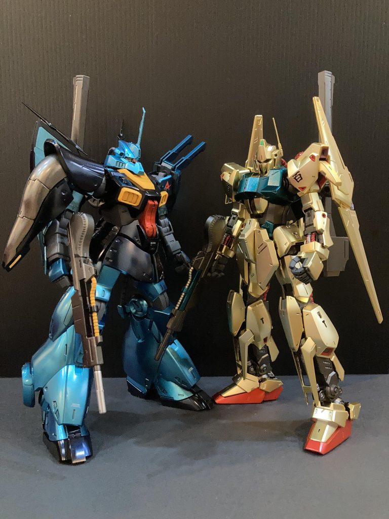 二機並べてみました。ビームライフルとバズーカが同じで良い感じです。なんか、風神雷神みたいです。