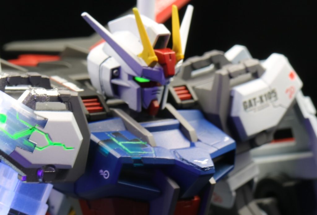 胸のところにもドット柄の透明部分がひっそりと残ってます。