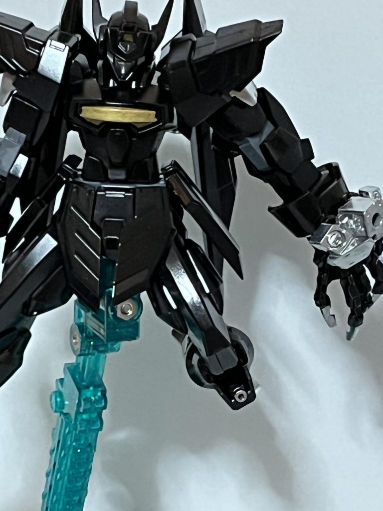 ニードルガンクロスボーンもですが、内蔵してる隠し武器みたいなの大好きです( ^ω^ )