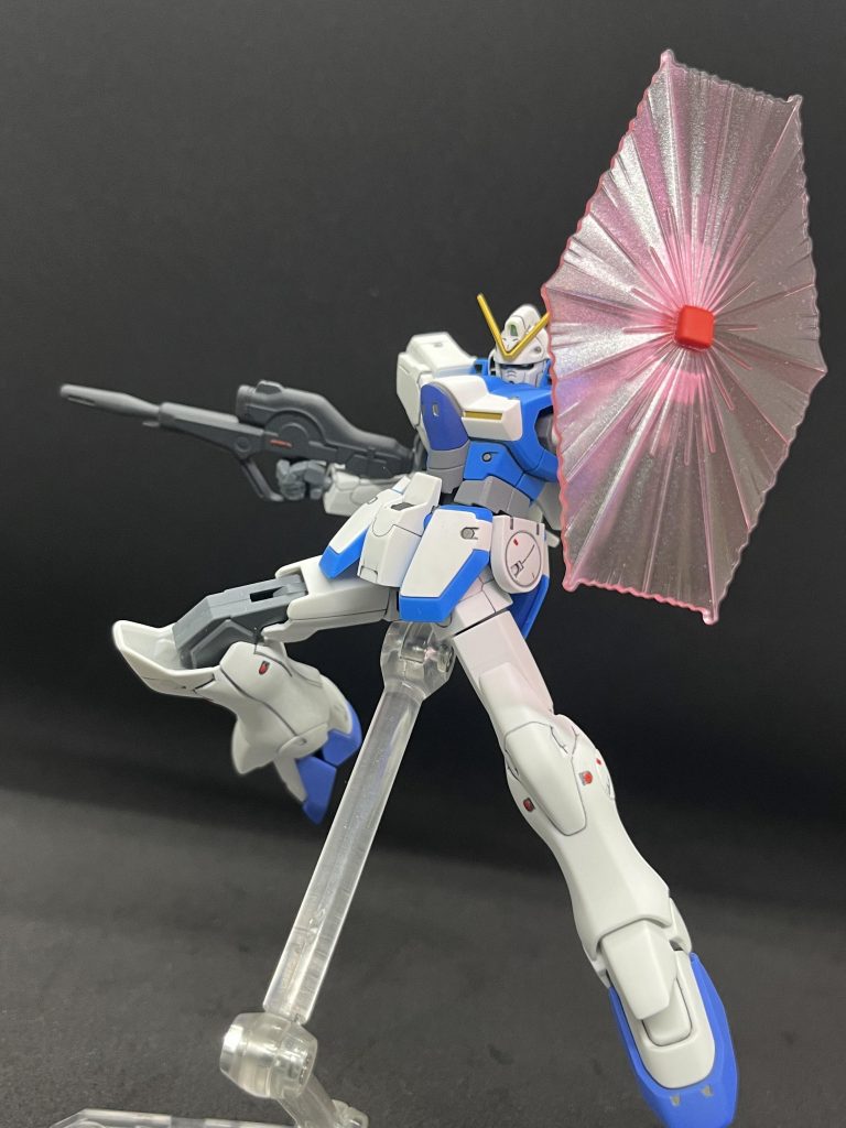 ビームライフルandビームシールドで。今回クリアパーツにはタミヤのパールクリヤーを2回吹いてから光沢クリアーで仕上げてみましたがおもちゃ感が消えていい雰囲気になりました。