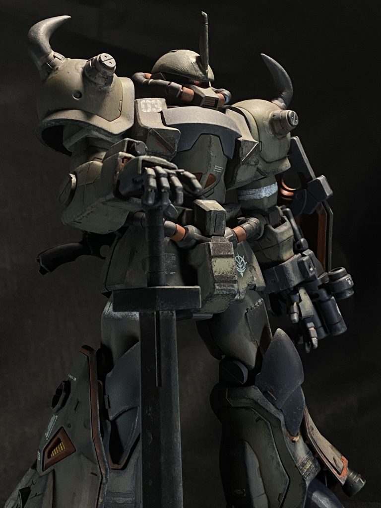 古いキットなのでスタイルは良いけどポージングは取りづらいです。