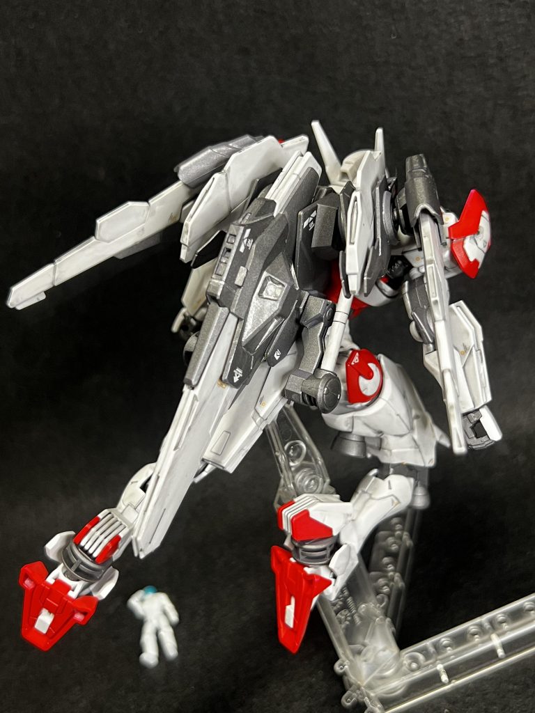 パーツ全部付けて背中がお気に入り。バックパックは組み替えたらこんな感じになった。ウェザリングもうちょっとやって見ても良いかな❓