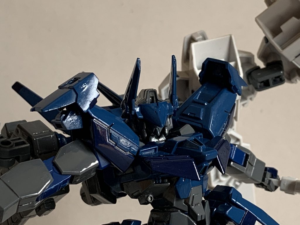 本機体の完成は旧大戦末期で、参加した戦闘では新人類解放軍に大打撃を与えている。なお、最終決戦時に本機体は獣牙の幻装兵ジンバ・ナラ・グリーヴと凄惨な格闘戦を展開し、破壊された。