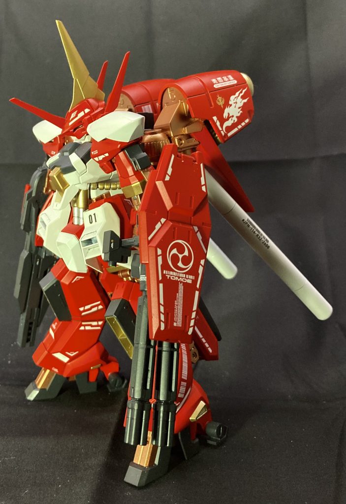 鹵獲機の方は動力パイプを追加したりしてジオン色を強めに。