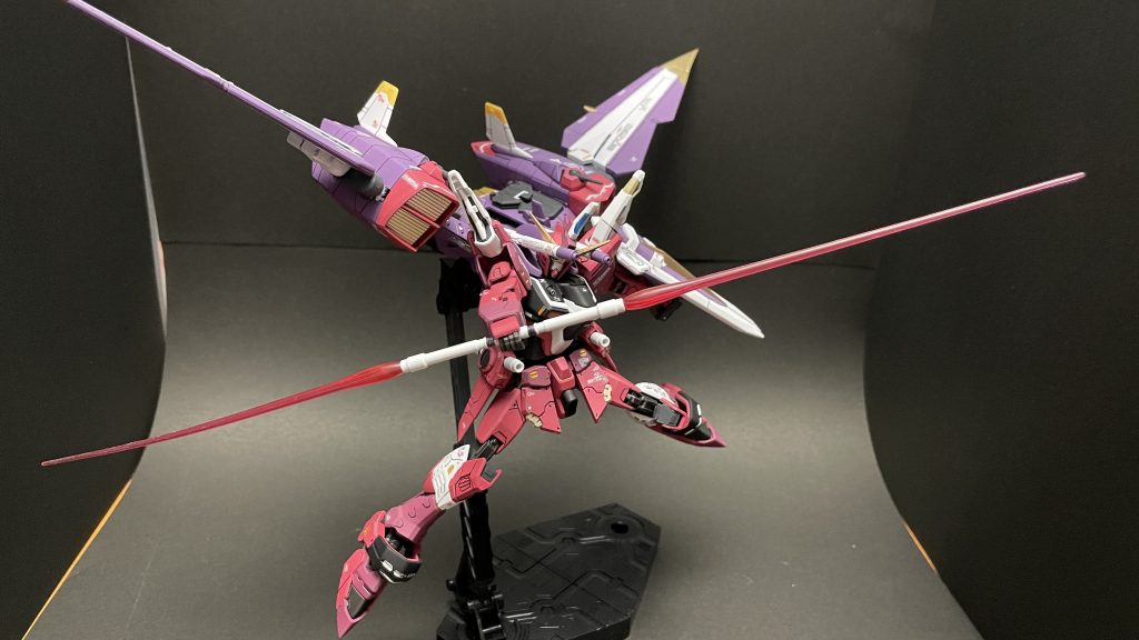 ジャスティスで印象的なアンビデクストラスハルバードもバッチリ決まりますちなみにファトゥム00はエンジン部分から跳ね上げて翼をVの字にできます