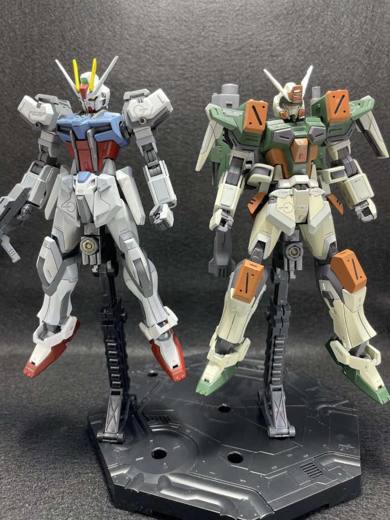 HGストライクと並べてEGとHGですが並べても違和感なくて一安心です