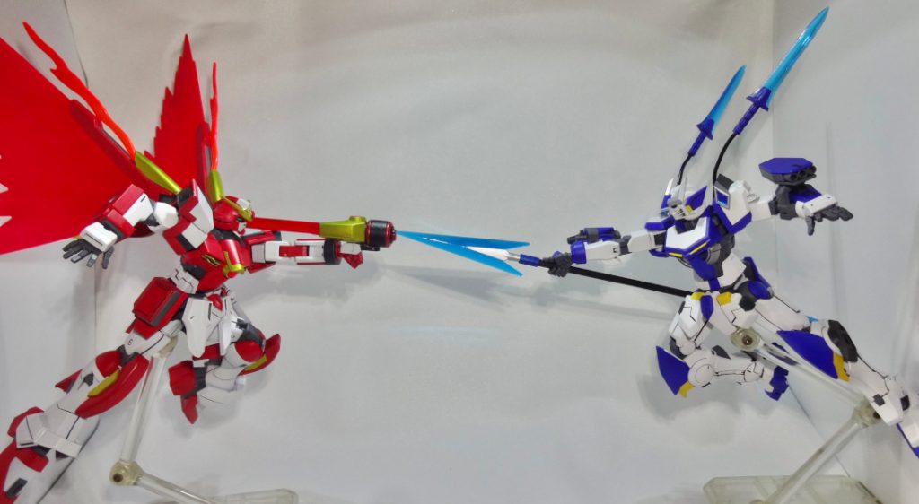 たまにやる「ケンカ」をイメージしてオオトリとブンドド。エフェクトパーツがあれば炎と雷ぶつけてる演出にしたいところです。んで、この両者だと新撮影ボックスは狭い。