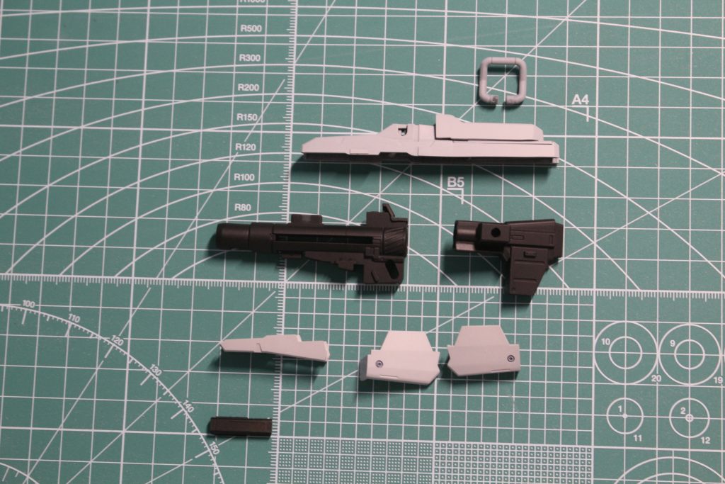 フィジカルのバックパックに搭載していたバズーカの分解図です。mk-Ⅱのバズーカ以外全てがGNバズーカのパーツで作られていることが分かると思います(一部接着していますが)。