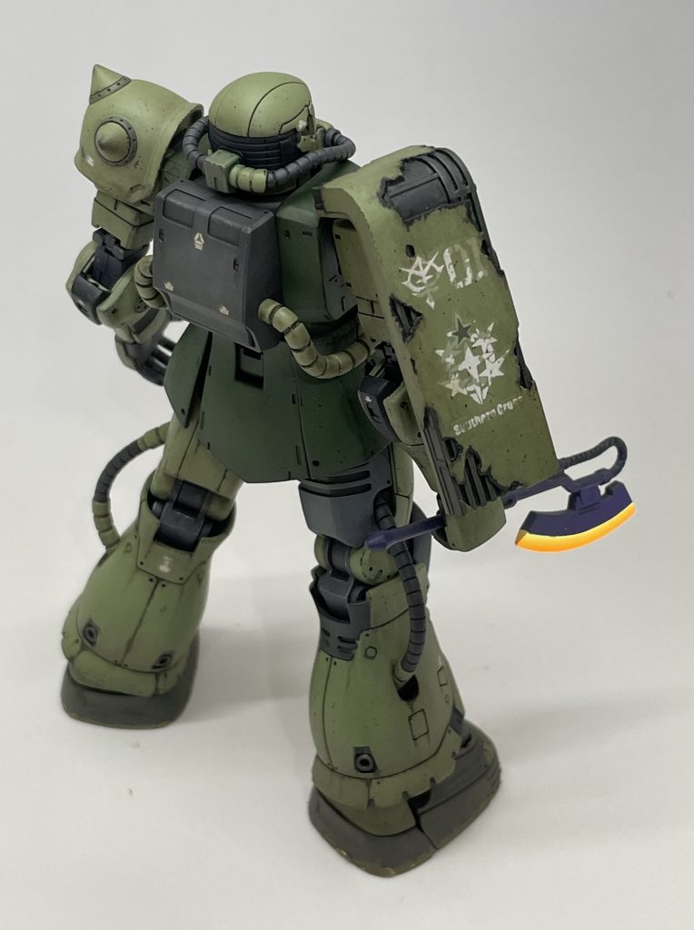 汚し塗装で仕上げるので、成型色仕上げにしようと思ったのですが、合わせ目消しが必要な上に、意外に塗り分け部分が多く、結局は全塗装となってしまいました。