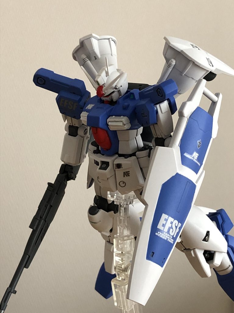 GP01fbは宇宙用のため、飛行ポーズが似合います。