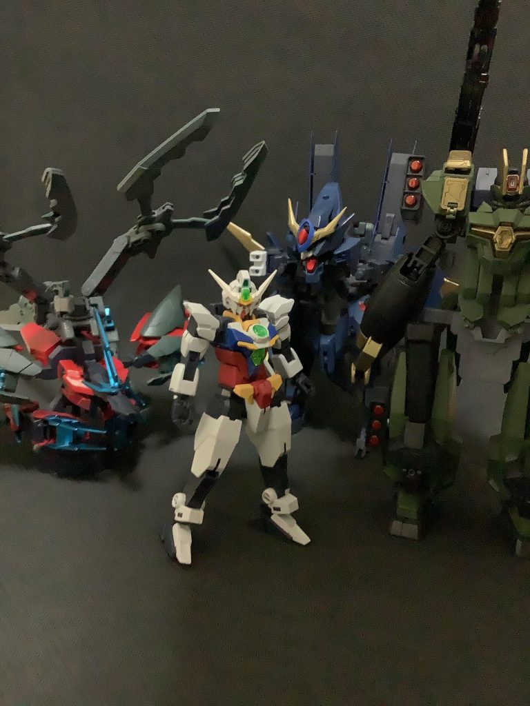 三体揃ったコアガンダム・ステラの特化型アーマーたち