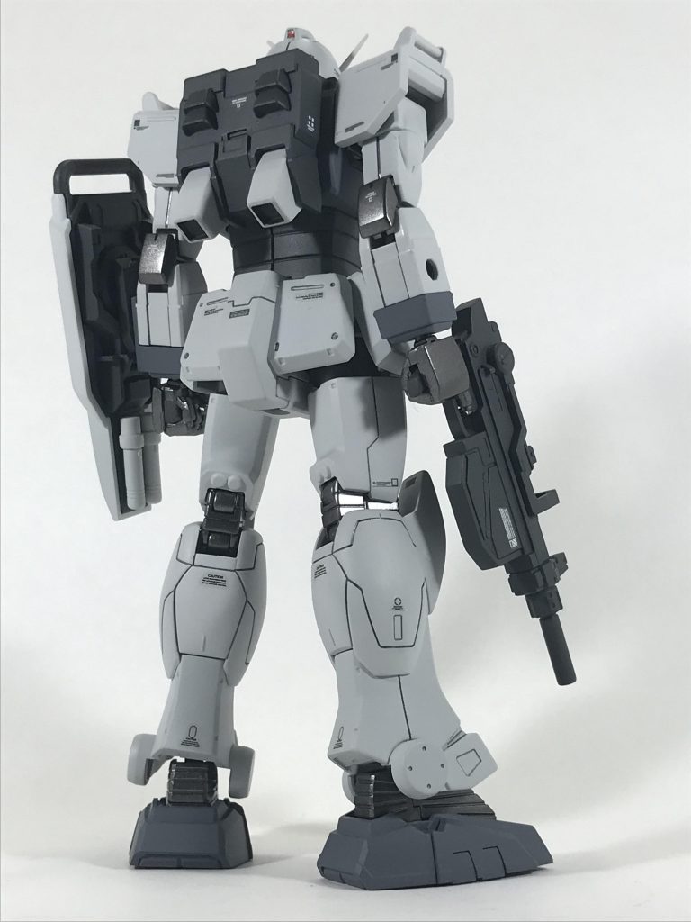 バックパックの形状、特にバーニアノズルの形状が独特ですね〜 お椀型でなくて四角型というのも珍しく、ある意味斬新な感じがします。